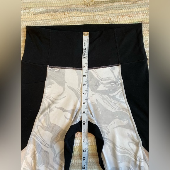 Athleta Powervita Marble Salutation leggings Size S - Picture 7 of 9